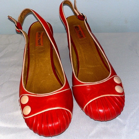 Miz Mooz Slingback Shoes Size 8 Red Cream Buttons Trim Block Kitten Heels Sz 8 - Picture 2 of 9